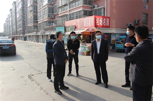 邹城市人民政府 邹城要闻 胡佩见深入社区督导检查疫情防控工作(图文)